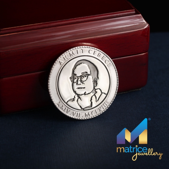 Ювілейна срібна монета з портретом