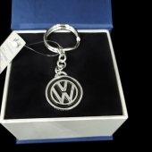 Серебряный брелок Volkswagen с Пожеланием
