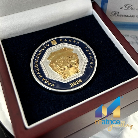 Серебряная литая монета с гербом
