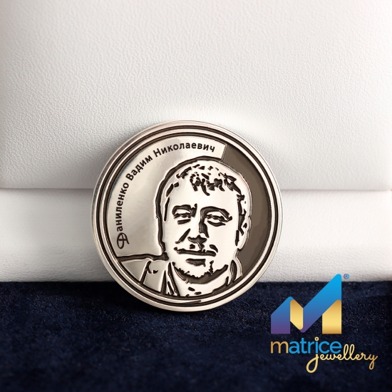 Юбилейная монета с портретом