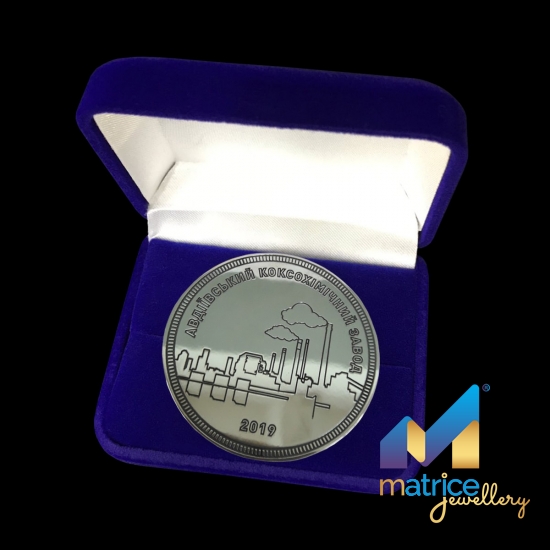Монета с логотипом компании
