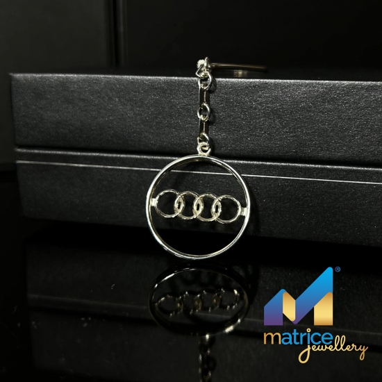 Серебряный брелок Audi с карабином