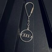 Золотий брелок Audi на замовлення