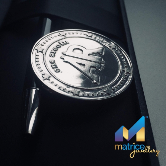 Монета серебряная "AR"